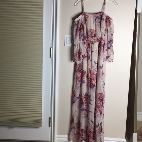 NWOT Off shoulder floral maxi - Picture 3 of 6